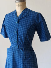 Laden Sie das Bild in den Galerie-Viewer, 1940s - Adorable Blue Checked Cotton Dress - W33 (84cm)

