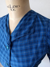 Laden Sie das Bild in den Galerie-Viewer, 1940s - Adorable Blue Checked Cotton Dress - W33 (84cm)
