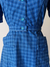 Laden Sie das Bild in den Galerie-Viewer, 1940s - Adorable Blue Checked Cotton Dress - W33 (84cm)
