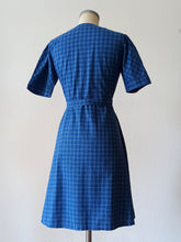 Laden Sie das Bild in den Galerie-Viewer, 1940s - Adorable Blue Checked Cotton Dress - W33 (84cm)
