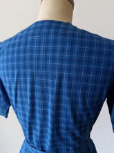 Laden Sie das Bild in den Galerie-Viewer, 1940s - Adorable Blue Checked Cotton Dress - W33 (84cm)

