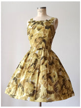 Carica l'immagine nel visualizzatore di Gallery, 1950s 1960s - Stunning Abstract Floral Dress - W28.5 (72cm)
