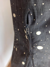 Cargar imagen en el visor de la galería, 1940s 1950s - PLUTZER PRIZE WINNER, USA - Exquisite Dress - W31 (78cm)
