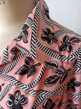 Carica l'immagine nel visualizzatore di Gallery, 1940s - Superb Pink &amp; Black Rayon Dress - W33 (84cm)
