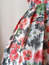 Cargar imagen en el visor de la galería, 1950s 1960s - Gorgeous Floral Dress - W29 (74cm)
