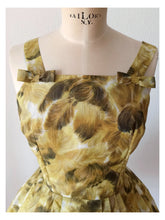 Carica l'immagine nel visualizzatore di Gallery, 1950s 1960s - Stunning Abstract Floral Dress - W28.5 (72cm)
