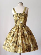Carica l'immagine nel visualizzatore di Gallery, 1950s 1960s - Stunning Abstract Floral Dress - W28.5 (72cm)
