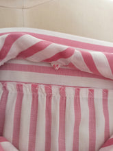Charger l'image dans la galerie, 1950s - Exquisite Pink Candy Stripes Cotton Blouse - Sz 44
