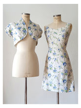 Laden Sie das Bild in den Galerie-Viewer, 1950s - Gorgeous Floral Cotton Bolero Dress - W27.5 (70cm)
