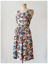 Cargar imagen en el visor de la galería, 1940s - Colorful Summer Day Rayon Dress - W29 (74cm)
