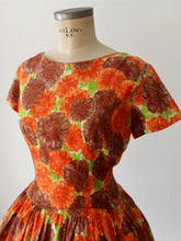 Cargar imagen en el visor de la galería, 1950s - Spectacular Floral Cotton Dress - W29 (74cm)
