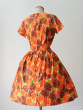 Cargar imagen en el visor de la galería, 1950s - Spectacular Floral Cotton Dress - W29 (74cm)
