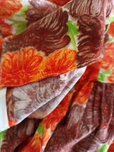 Cargar imagen en el visor de la galería, 1950s - Spectacular Floral Cotton Dress - W29 (74cm)
