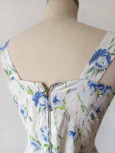 Laden Sie das Bild in den Galerie-Viewer, 1950s - Gorgeous Floral Cotton Bolero Dress - W27.5 (70cm)
