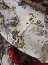 Laden Sie das Bild in den Galerie-Viewer, 1950s - ETOILE, Paris - Stunning Floral Rayon Dress - W33 (84cm)
