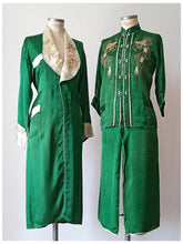 Load image into Gallery viewer, 1940s 1950s - Exquisite 3pc Green Liquid Silk Chinese Pajama
