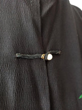 Cargar imagen en el visor de la galería, 1940s - Stunning Embroidered Mao Blouse - Sz S/M
