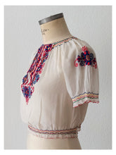Cargar imagen en el visor de la galería, 1940s - ARTEX, Hungary - Colorful Gauze Blouse - W29 (74cm)
