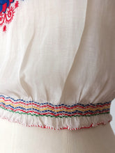 Cargar imagen en el visor de la galería, 1940s - ARTEX, Hungary - Colorful Gauze Blouse - W29 (74cm)
