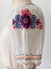 Cargar imagen en el visor de la galería, 1940s - ARTEX, Hungary - Colorful Gauze Blouse - W29 (74cm)
