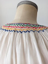 Cargar imagen en el visor de la galería, 1940s - ARTEX, Hungary - Colorful Gauze Blouse - W29 (74cm)
