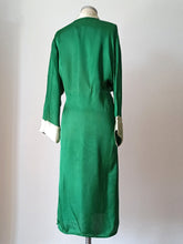 Load image into Gallery viewer, 1940s 1950s - Exquisite 3pc Green Liquid Silk Chinese Pajama
