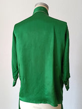 Load image into Gallery viewer, 1940s 1950s - Exquisite 3pc Green Liquid Silk Chinese Pajama
