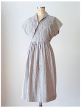 Laden Sie das Bild in den Galerie-Viewer, 1940s - Gorgeous Rainbow Stripes Bolero Dress - W31 (78cm)
