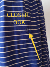 Laden Sie das Bild in den Galerie-Viewer, 1950s - FRANCE - Iconic Blue Striped Cotton Dress - W25 (64cm)
