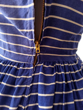 Laden Sie das Bild in den Galerie-Viewer, 1950s - FRANCE - Iconic Blue Striped Cotton Dress - W25 (64cm)
