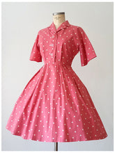 Laden Sie das Bild in den Galerie-Viewer, 1950s - Iconic Pink Dotted Cotton Dress - W28.5 (72cm)
