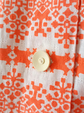 Laden Sie das Bild in den Galerie-Viewer, 1950s - Fabulous Orange Printed Cotton Dress - W27 (68cm)
