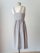 Laden Sie das Bild in den Galerie-Viewer, 1940s - Gorgeous Rainbow Stripes Bolero Dress - W31 (78cm)
