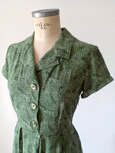Load image into Gallery viewer, 1940s 1950s - Adorable Olive Green Rayon Dress - W31.5 (80cm)
