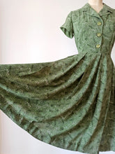 Load image into Gallery viewer, 1940s 1950s - Adorable Olive Green Rayon Dress - W31.5 (80cm)
