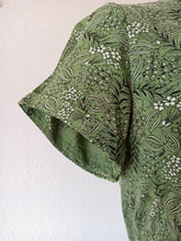 Load image into Gallery viewer, 1940s 1950s - Adorable Olive Green Rayon Dress - W31.5 (80cm)
