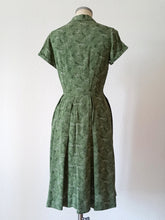 Load image into Gallery viewer, 1940s 1950s - Adorable Olive Green Rayon Dress - W31.5 (80cm)
