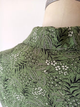 Load image into Gallery viewer, 1940s 1950s - Adorable Olive Green Rayon Dress - W31.5 (80cm)
