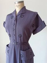 Laden Sie das Bild in den Galerie-Viewer, 1940s - GERMANY - Stunning Beaded Purple Dress - W27 (68cm)
