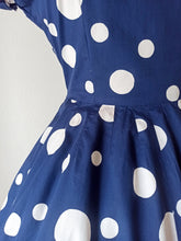 Load image into Gallery viewer, 1950s - Fabulous Dotted Cotton Dress - W28.5 (72cm)
