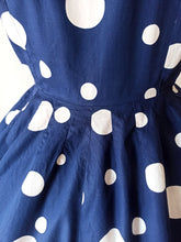 Load image into Gallery viewer, 1950s - Fabulous Dotted Cotton Dress - W28.5 (72cm)
