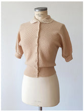 Laden Sie das Bild in den Galerie-Viewer, 1950s - TOBY BERMAN, USA - Adorable Wool Cardigan - Sz S/M
