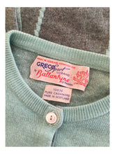 Laden Sie das Bild in den Galerie-Viewer, 1950s - BALLANTYNE, Scotland - Iconic Intarsia Cashmere Cardigan - Sz M
