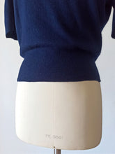 Cargar imagen en el visor de la galería, 1950s - DALTON, USA - Navy Blue Cashmere Jumper - Sz M/L

