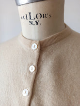 Laden Sie das Bild in den Galerie-Viewer, 1950s - BALLANTYNE, Scotland - Gorgeous Pure Cashmere Cardigan
