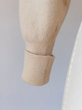 Laden Sie das Bild in den Galerie-Viewer, 1950s - BALLANTYNE, Scotland - Gorgeous Pure Cashmere Cardigan
