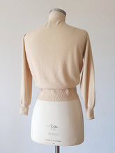 Laden Sie das Bild in den Galerie-Viewer, 1950s - BALLANTYNE, Scotland - Gorgeous Pure Cashmere Cardigan
