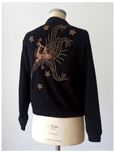 Cargar imagen en el visor de la galería, 1950s 1960s - Stunning Firebirds Beaded Wool Cardigan - Sz M/L
