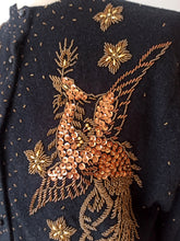 Cargar imagen en el visor de la galería, 1950s 1960s - Stunning Firebirds Beaded Wool Cardigan - Sz M/L
