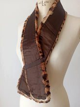 Charger l'image dans la galerie, 1940s – 1950s Leopard Print Fur Stole

